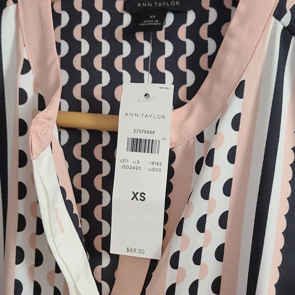 LAST CHANCE NWT Ann Taylor Pink & Navy Sleeveless Blouse - Picture 3 of 3